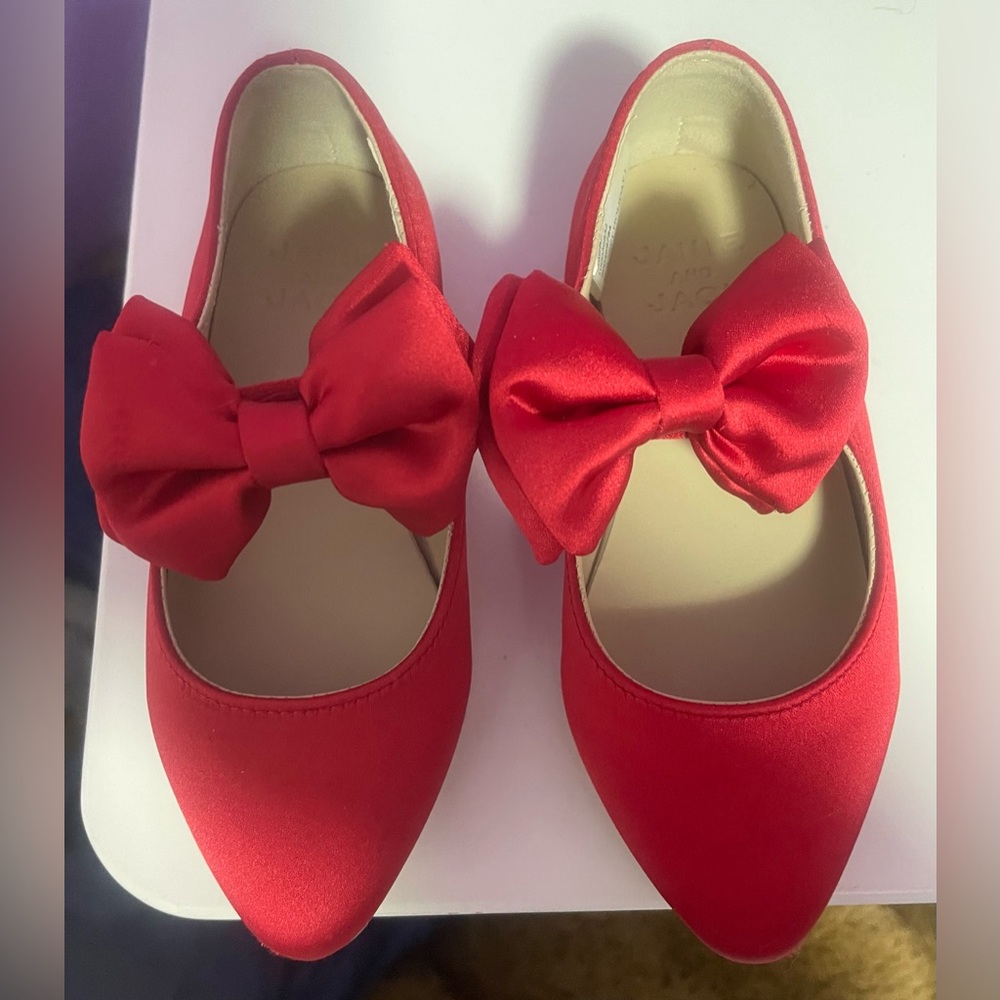 Red pointed toe 
Dress shoes 
8T 
Worn but in excellent condition